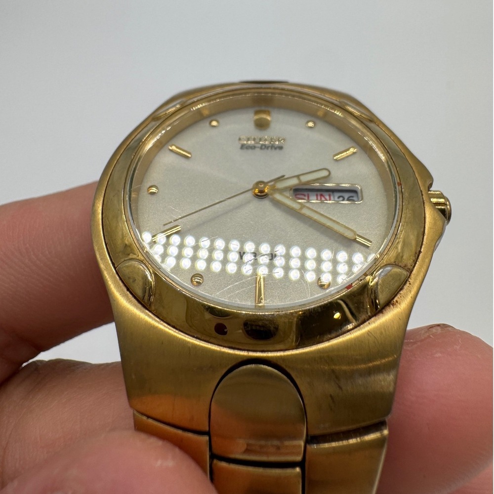 Citizen Eco-Drive WR100 Gold Tone Men's Watch E101-K17551 Day Date Solar - Picture 2 of 6